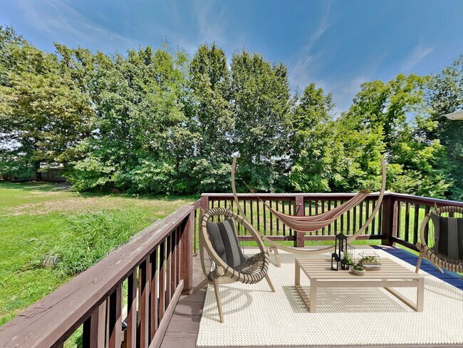 Building Photo - 114 N Peach Brook