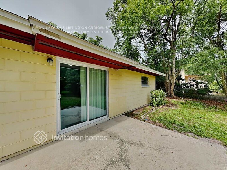 Building Photo - 1404 W Winnemissett Ave