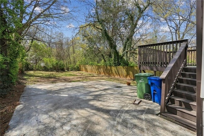 Building Photo - 1833 Flat Shoals Rd SE