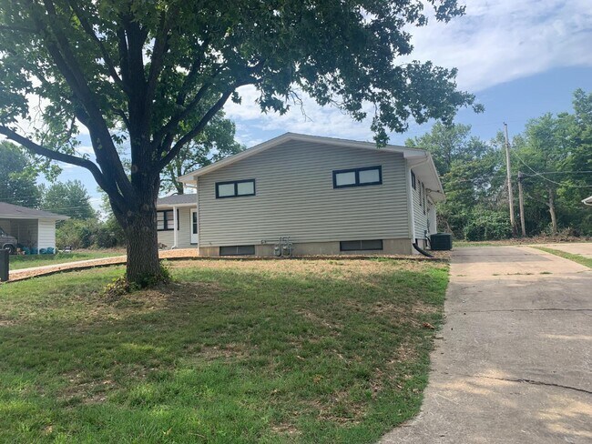 Building Photo - 2508 Braemore Rd