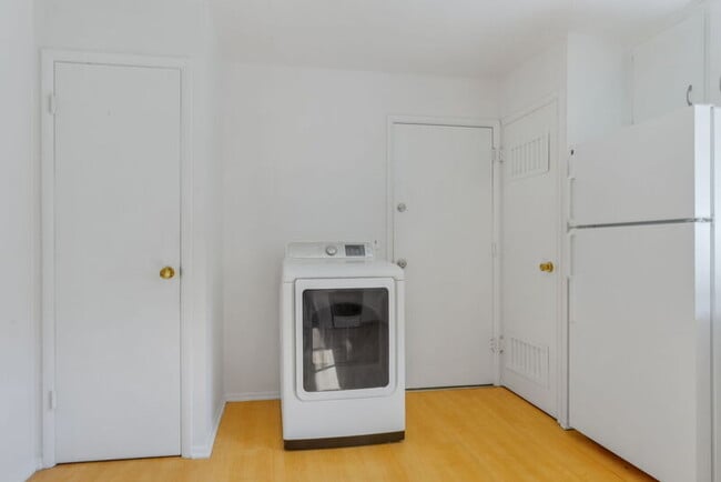 Building Photo - 4282 W Virginia Ave