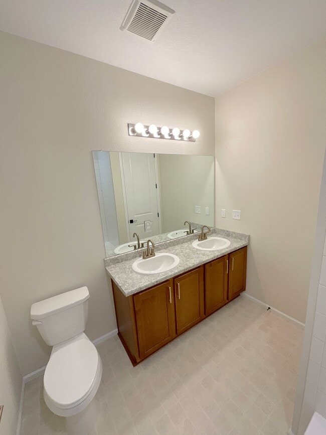 Building Photo - 3 Bedroom Home Available Near N Powers Blvd & Dublin Blvd!