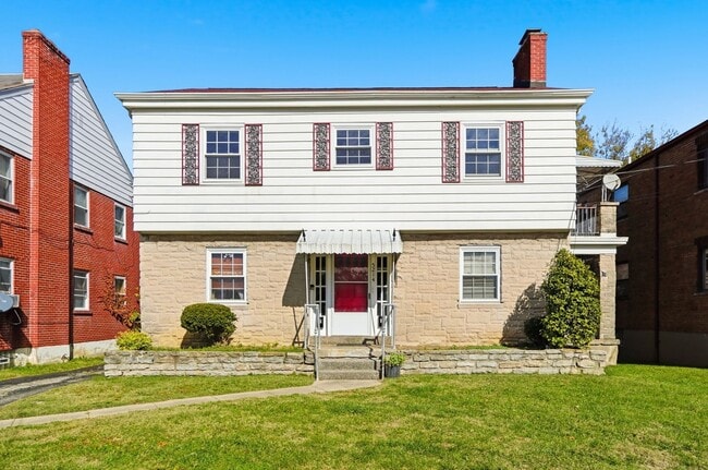 Primary Photo - Charming Covedale Duplex