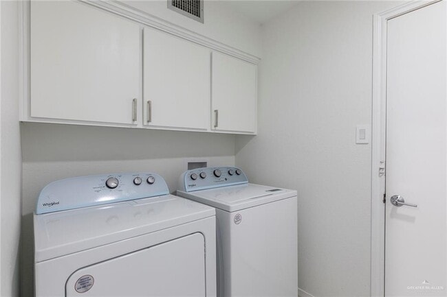 Building Photo - 21 S 5th St