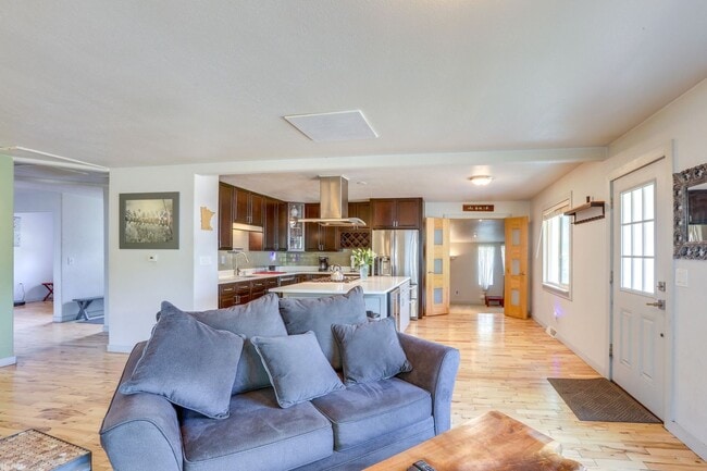 Building Photo - Charming 2Bed 2bath House in Denver