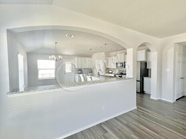 Building Photo - 1307 Cesarina St