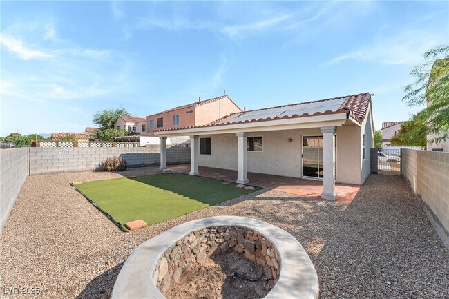 Building Photo - 857 Lantham Pl
