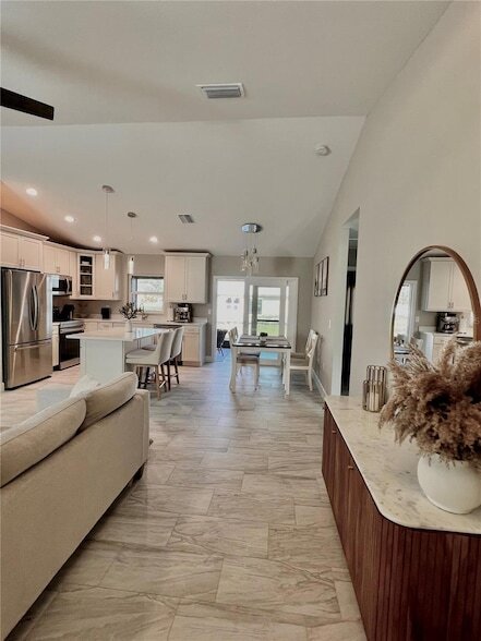 Building Photo - 1194 S Lassonde St