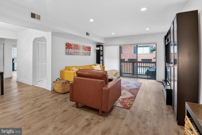 Building Photo - 236 W Taylor Run Pkwy