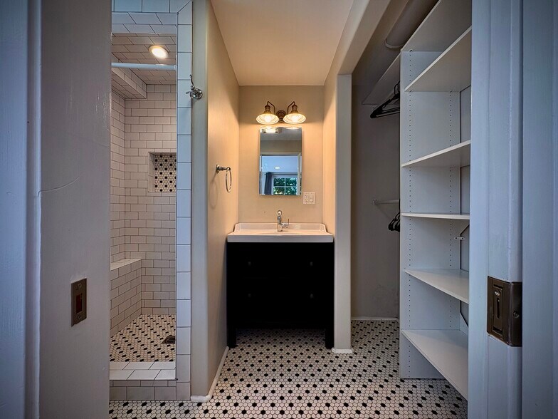 Building Photo - 3746 Lankershim Blvd