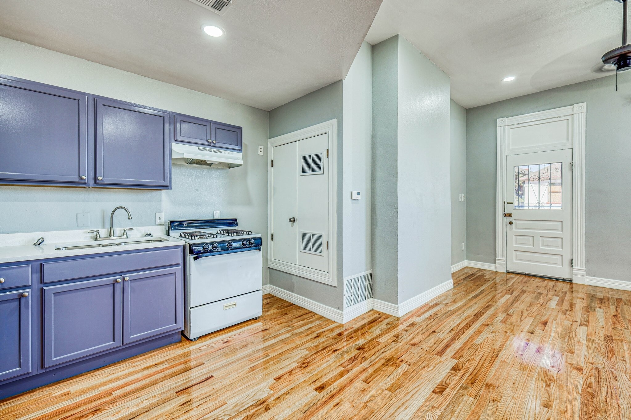 Building Photo - 1123 N El Paso St