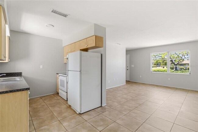 Building Photo - 304 Lantana Ave