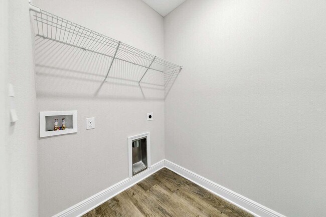 Building Photo - 44 Oak Trees Ln W