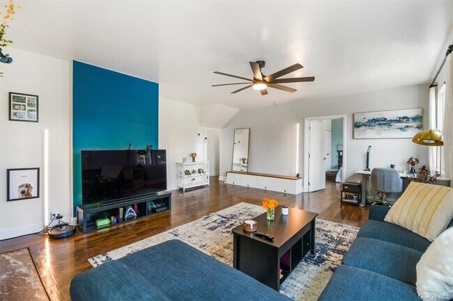 Building Photo - 1 Bayview Ave