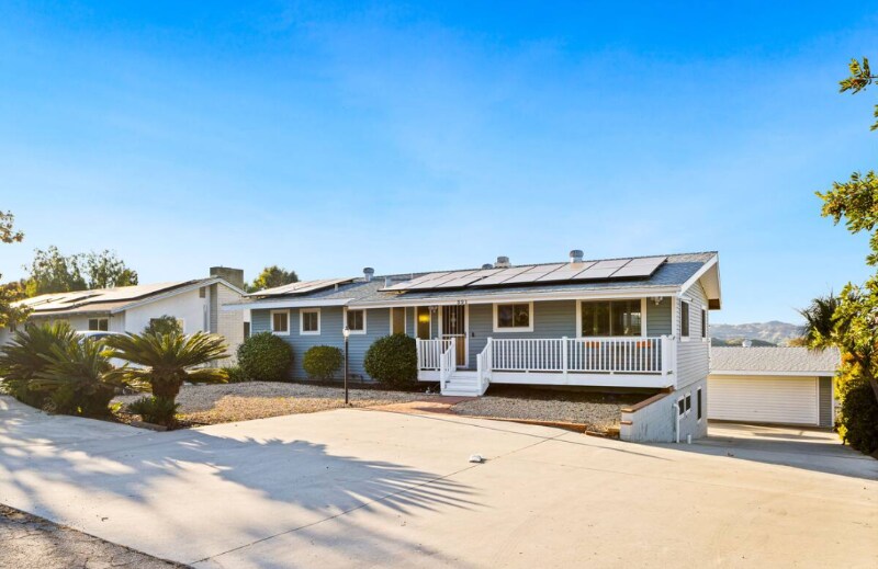 Building Photo - 321 W Kalmia St