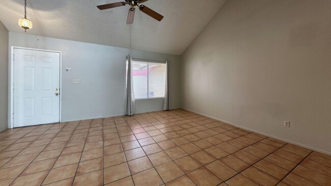 Building Photo - PRICE REDUCTION!! Cozy 2 Bedroom 2 Bathroo...