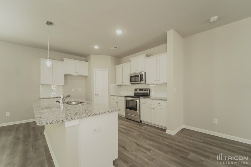 Building Photo - 221 Spring Knoll Dr