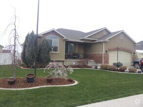 Building Photo - Beautiful Home in Syracuse for Rent