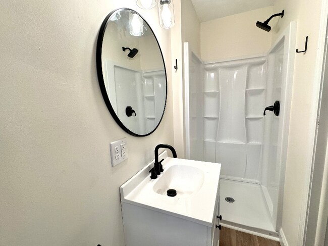 Building Photo - 2051 S Post Rd