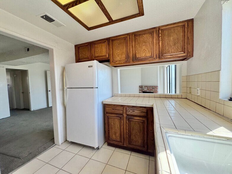 Building Photo - 1444 Centinela Ave