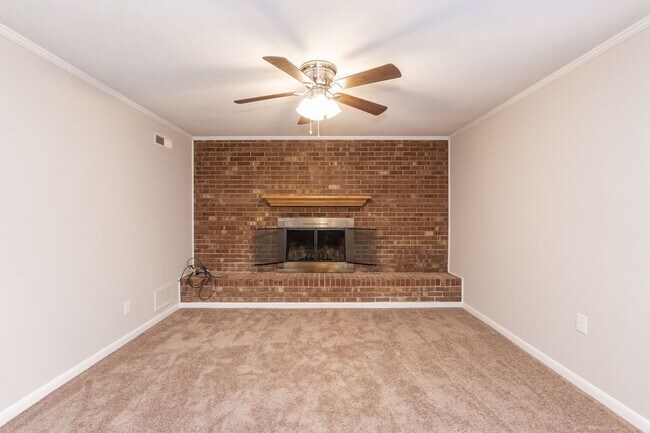 Building Photo - Beautiful Large Home in the Heart of Raleigh!