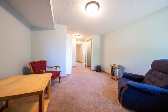 Building Photo - 8001 Vincent Cir N