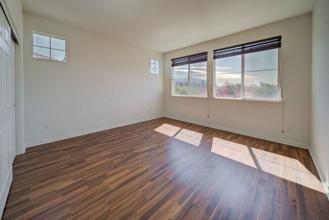 Building Photo - Beautiful 3 Bed/2.5 Bath 2- Story Home