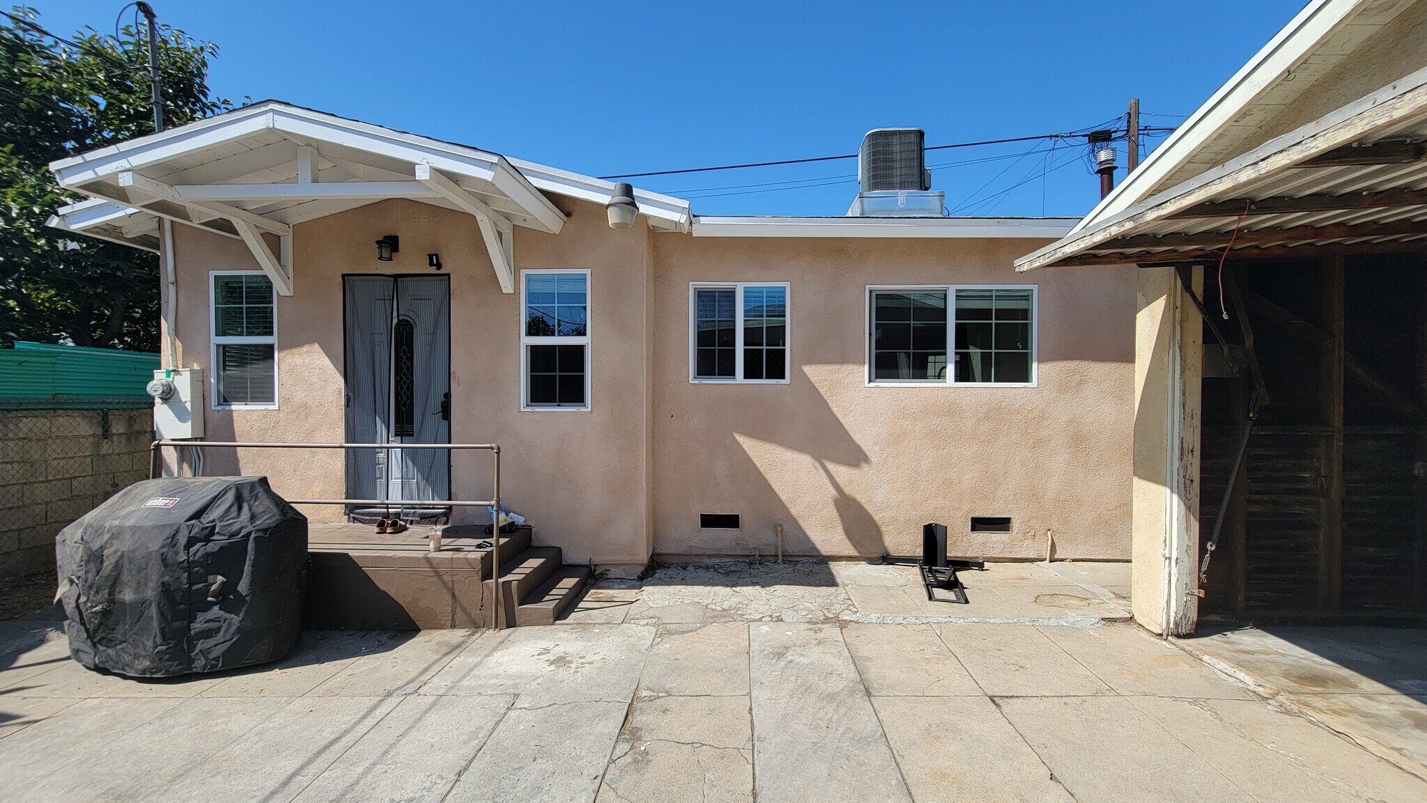 Building Photo - 1243 N Alexandria Ave