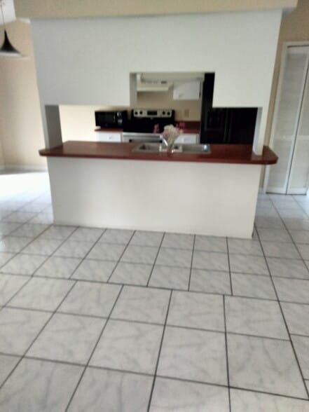 Kitchen - 970 Jupiter Blvd NW