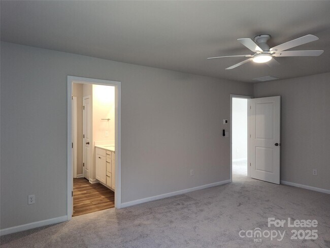 Building Photo - 3247 Crawford Ave