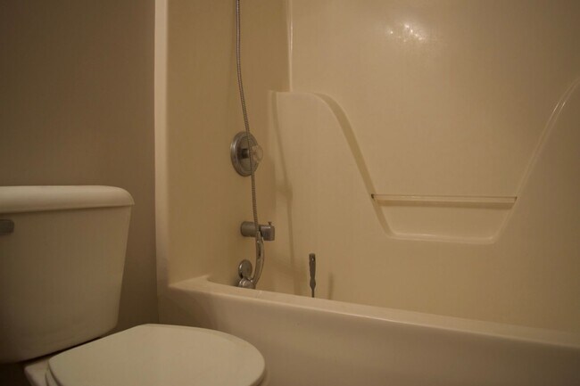 Building Photo - Great 3 Bed 2 Bath House In Ashland MO!