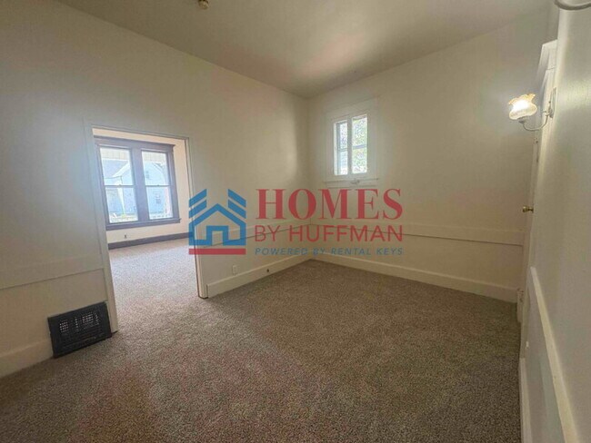 Building Photo - Large Four Bedroom | Two Bath House