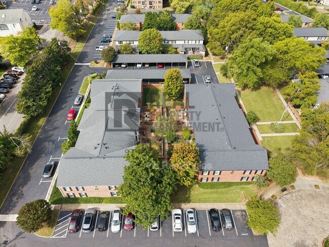 Building Photo - 5025 Hillsboro Pike