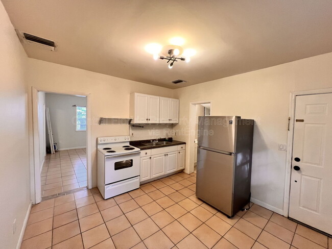 Building Photo - 108 E Winter Park St