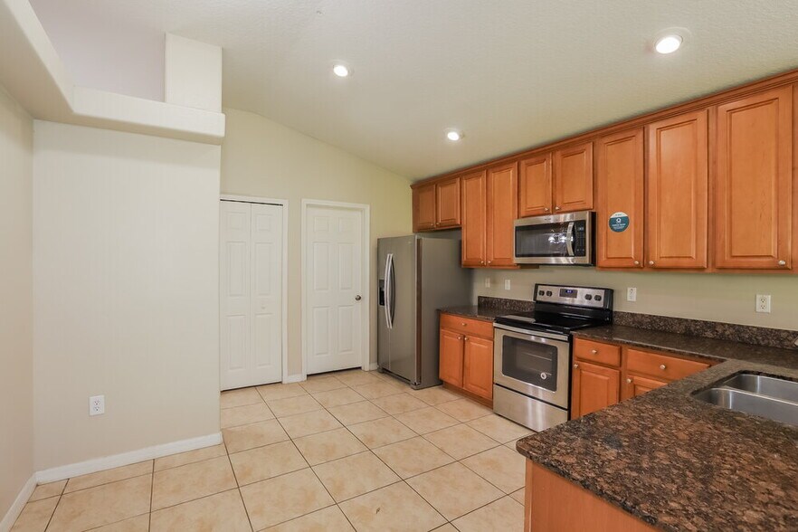 Building Photo - 2419 Hamlet Cir