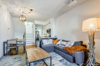 Building Photo - 144 Langton St