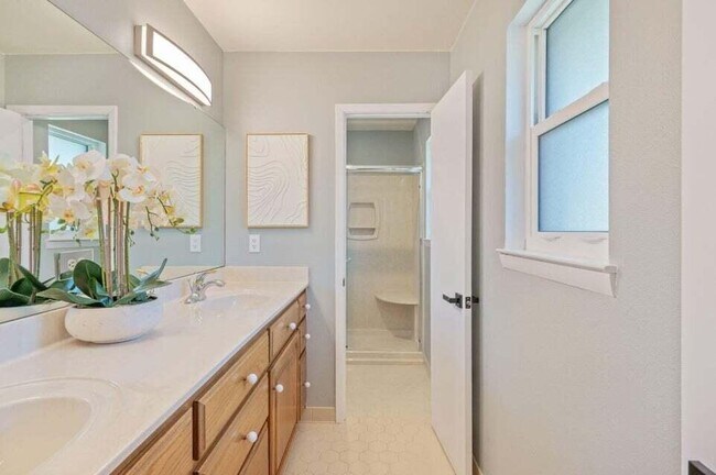 Building Photo - 512 Samana Way