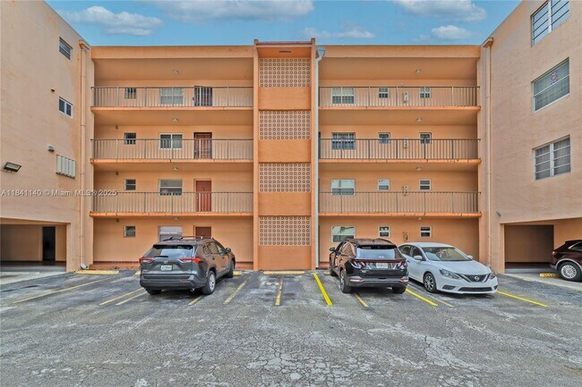 Building Photo - 325 NW 72nd Ave