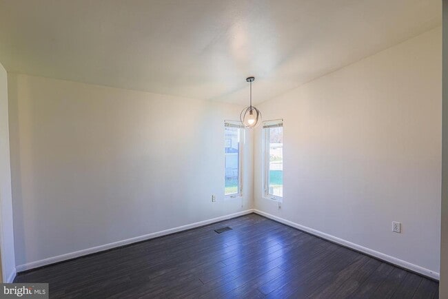 Building Photo - 2421 Lightfoot Dr