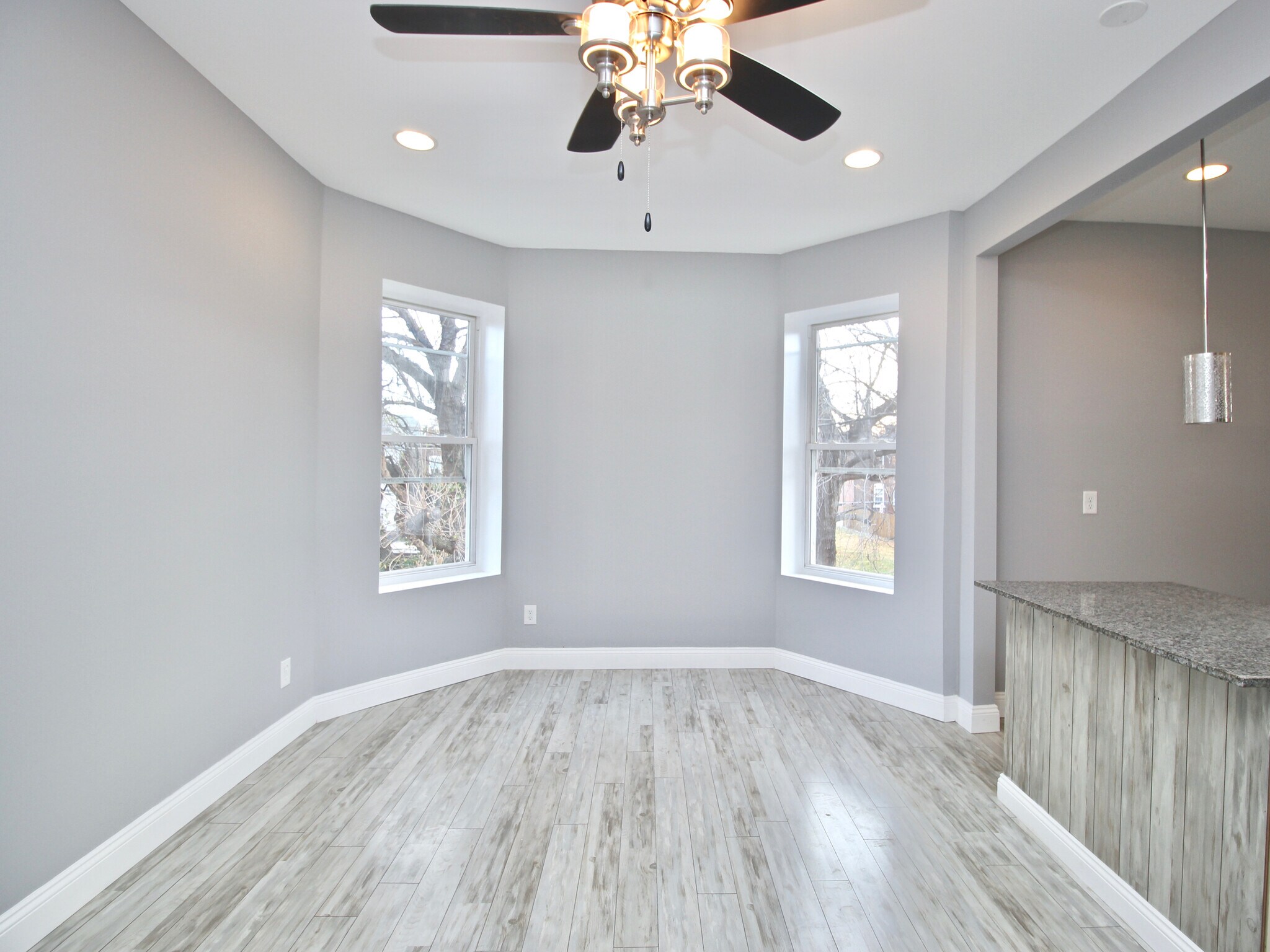 Building Photo - 3526 Vista Ave