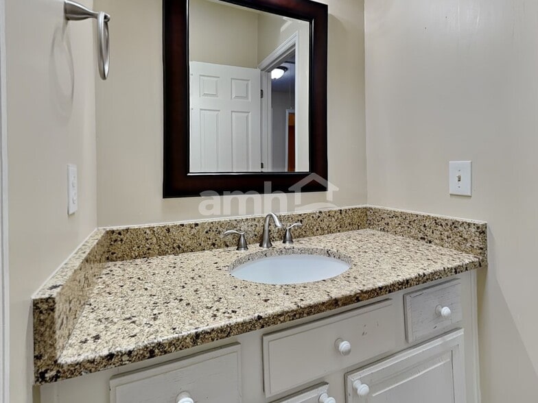 Building Photo - 102 Kathryns Ct