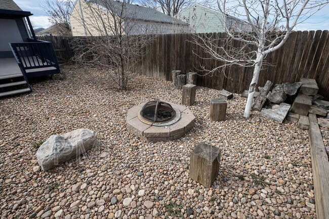 Building Photo - 1670 N Halifax Wy