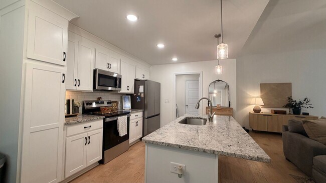 Building Photo - 750 Gleason Dr