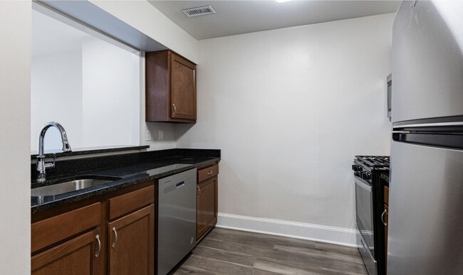 Building Photo - 1916 Eutaw Pl