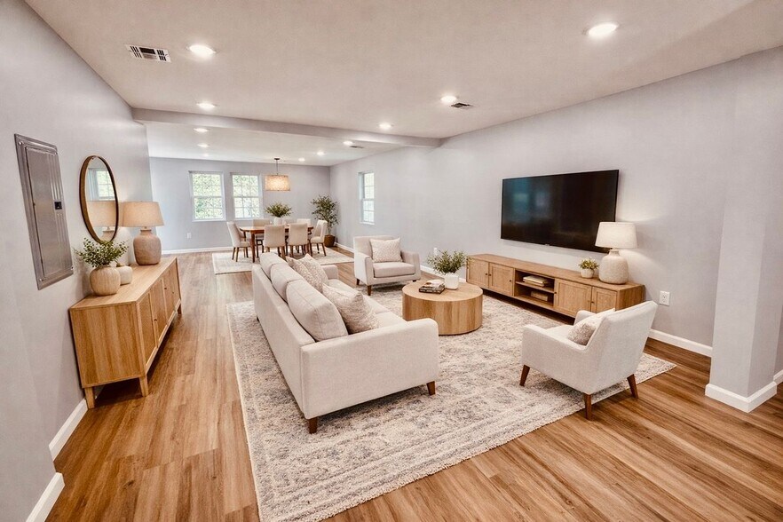 Building Photo - 13 Roosevelt Ave