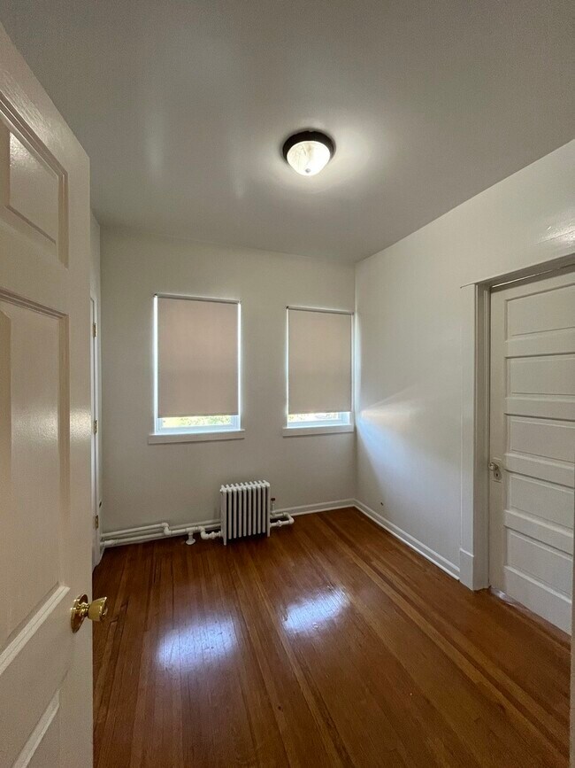 Building Photo - 307 Herkimer St