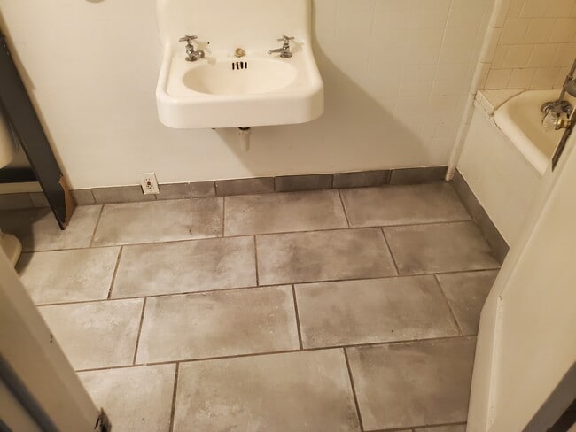 Building Photo - 1209 N San Joaquin St