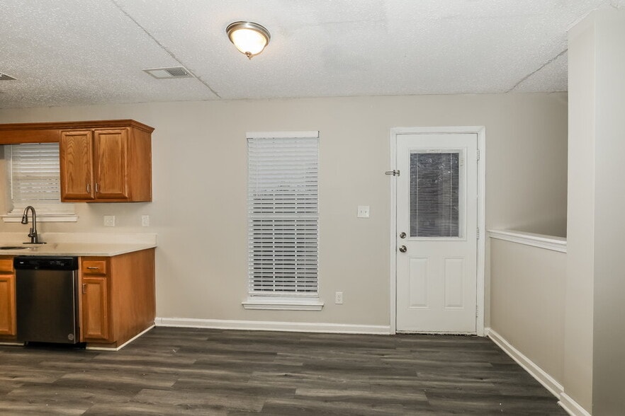 Building Photo - 5391 Katherine Village Dr