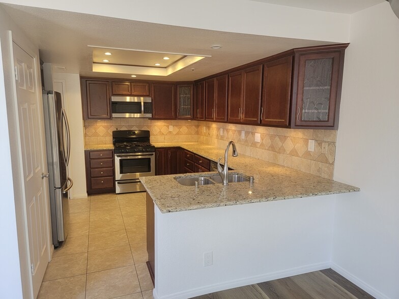Kitchen - 1870 Outrigger Ln