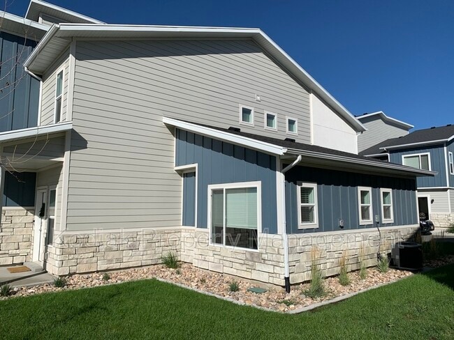 Building Photo - 1088 N 1840 W